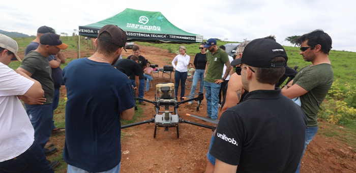 Parceria entre Unifeob e Mercadão dos Drones oferece curso de capacitação para uso de drones agrícolas